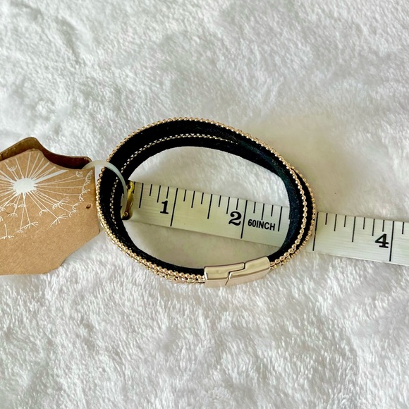 NWT Multi Layer Leopard Print and Faux Leather Rhinestone bracelet - Picture 4 of 4